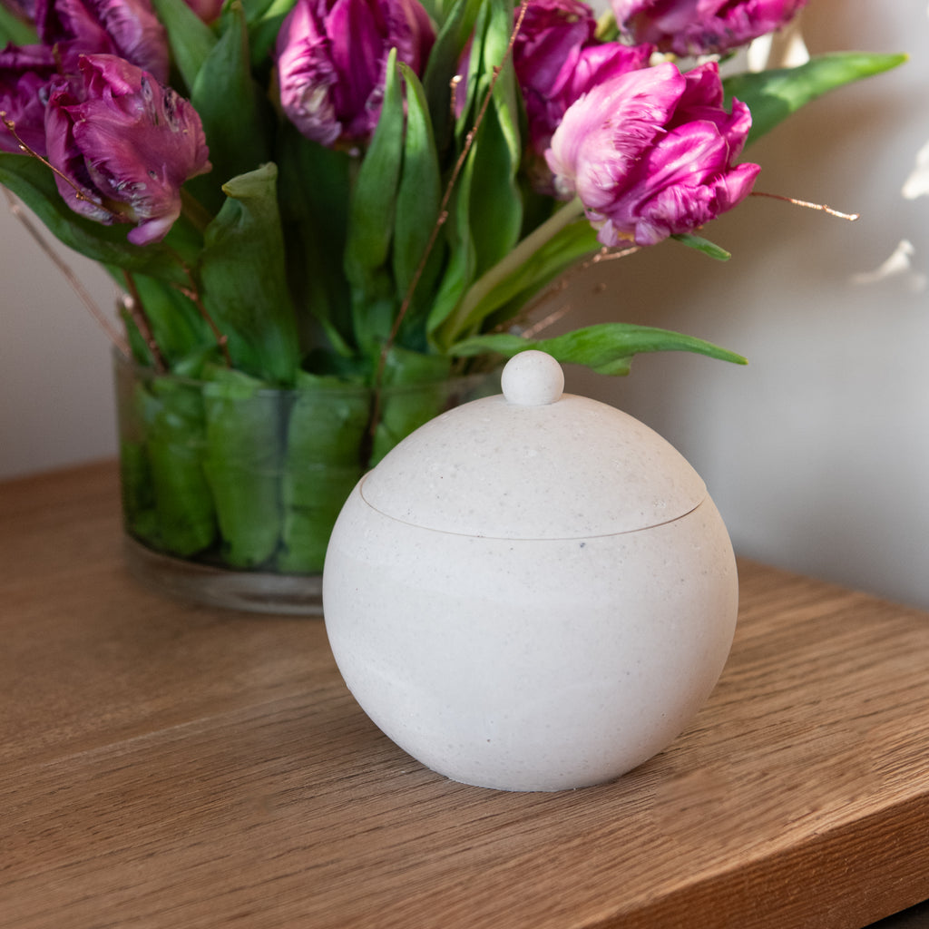 Afterstone ash into stone spherical pot with lid