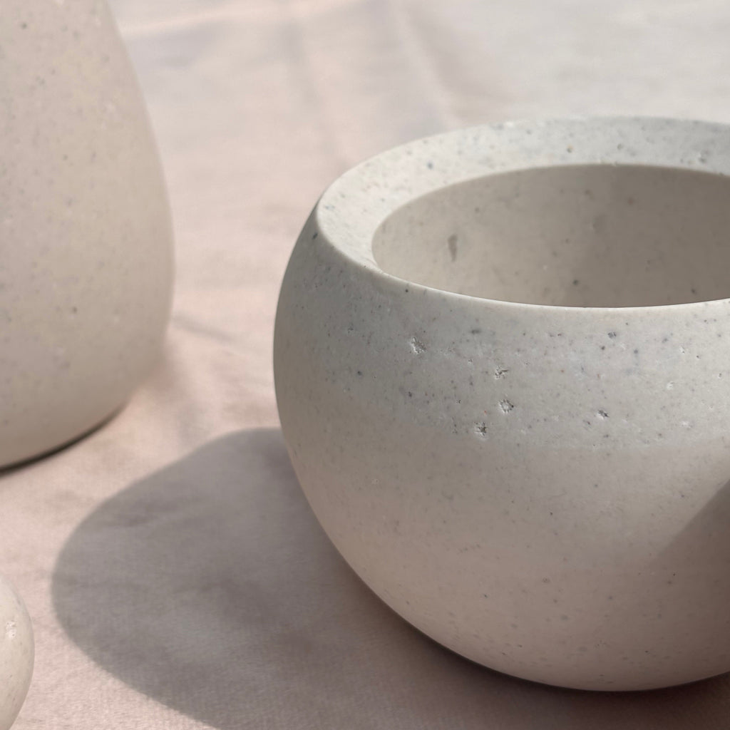Afterstone ash into stone spherical pot with lid